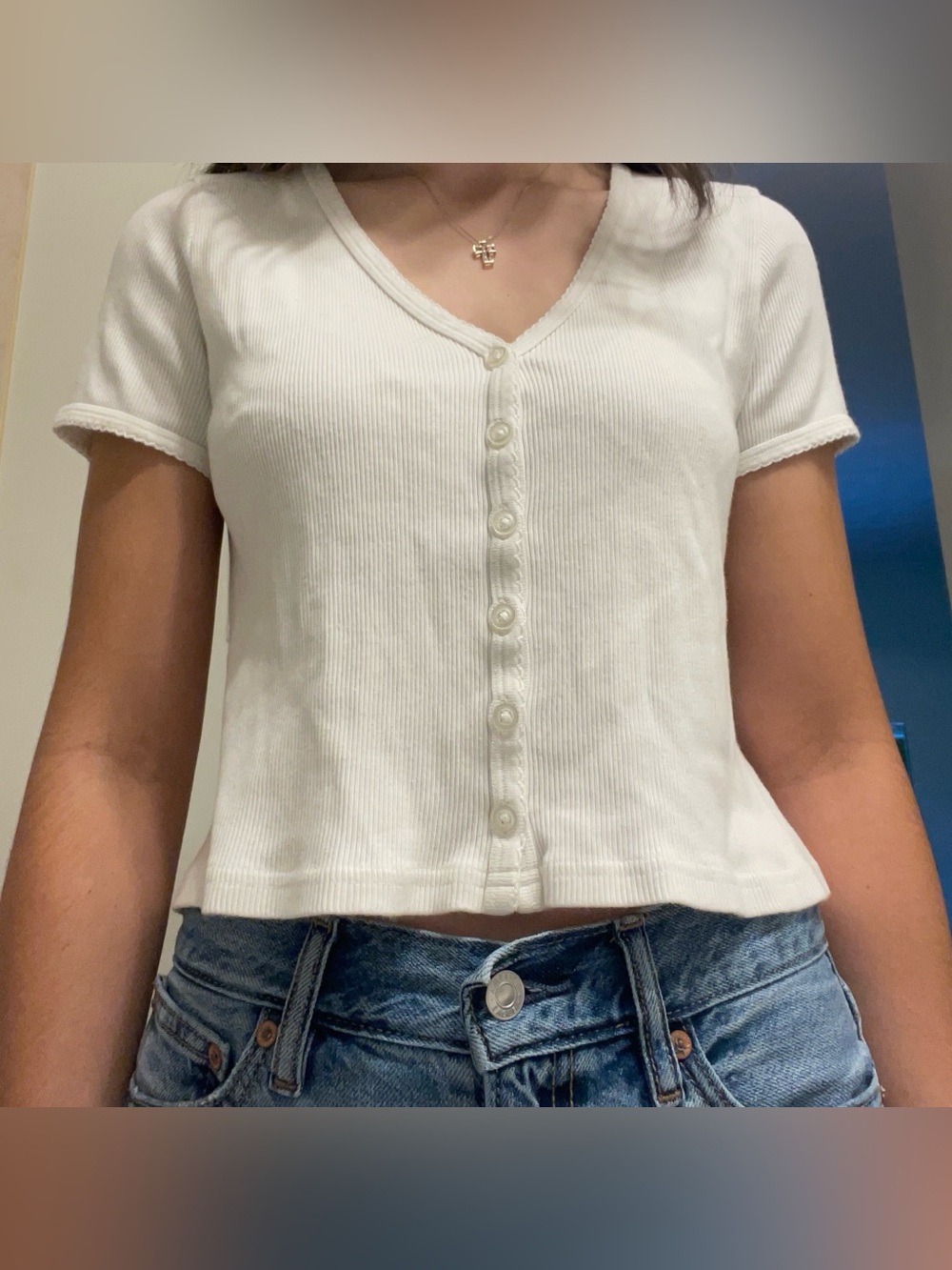 Brandy Melville White Button Down Ribbed Short Sleeve V-Neck Cropped Top